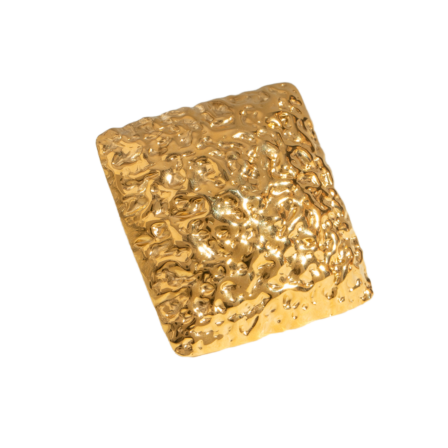 Anel Orum em aço inoxidável dourado, grande e texturizado, com design escultural.