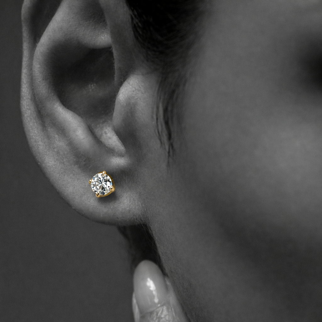 Brinco Solitário: A Base do Ear Styling em 2026