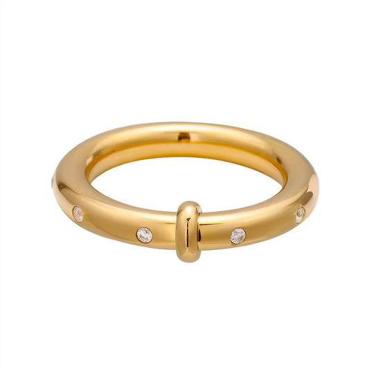 Anel Soleil em aço inoxidável dourado com brilhantes.