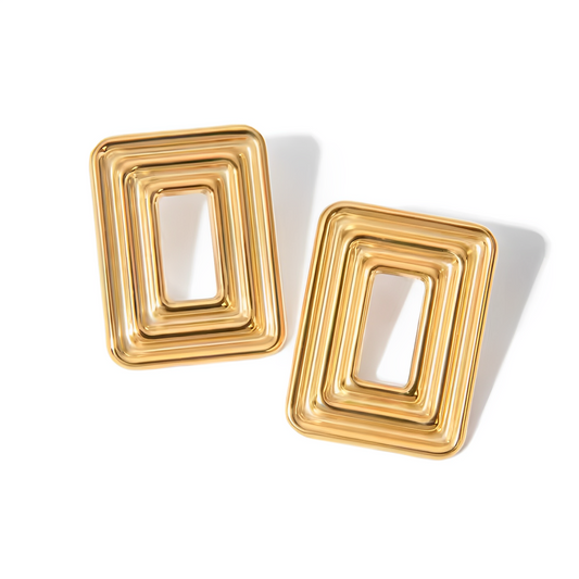 Brincos Florence em aço inoxidável banhado a ouro, com design minimalista e formato oco retangular.