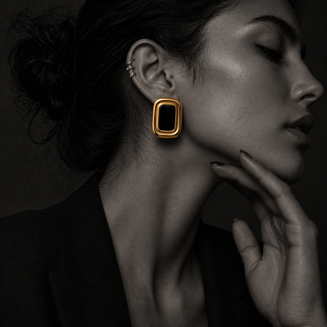 LeNoir — Brincos Esculturais com Onyx - Kaya&Olivia