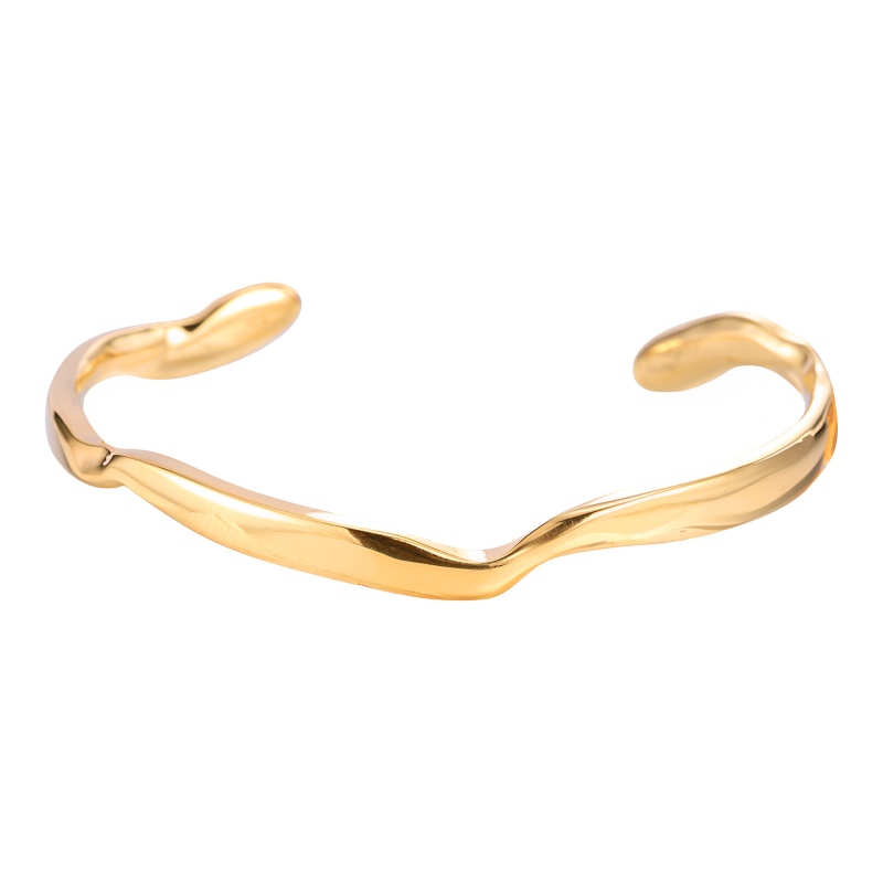 Pulseira Even dourada com design minimalista e ajustável, fabricada em aço inoxidável anti-alérgico.