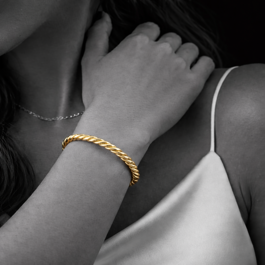 Entangled - Kaya&Olivia
